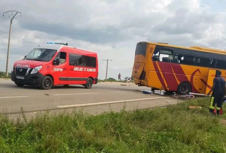 Côte d'Ivoire : deux  personnes tuées après un carambolage impliquant un car de transport de 70 places sur la route de Sakassou (Pompiers)