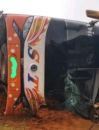 Côte d'Ivoire : la sortie de route d'un autocar de 70 places fait 10 victimes près de Duekoué