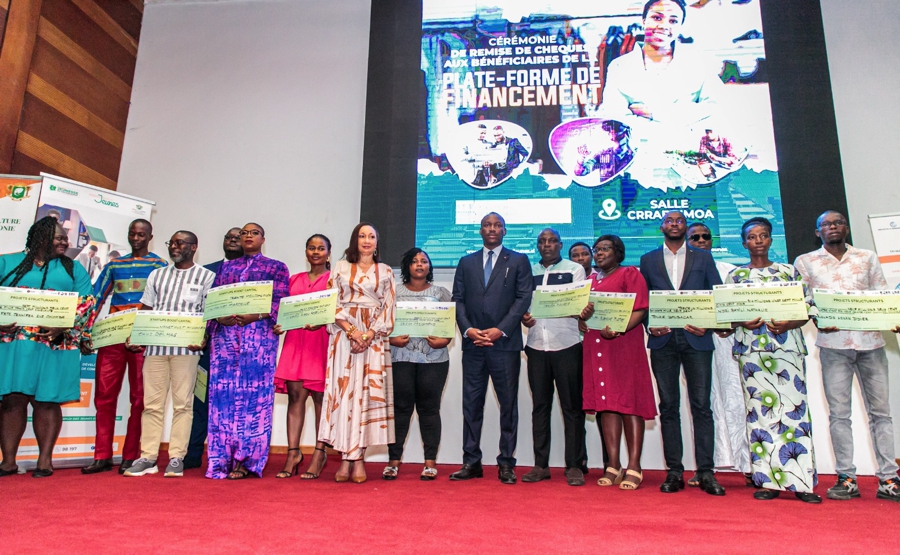 Côte d'Ivoire: le gouvernement octroie des financements à 78 projets de jeunes pour un montant de plus d'un milliard FCFA