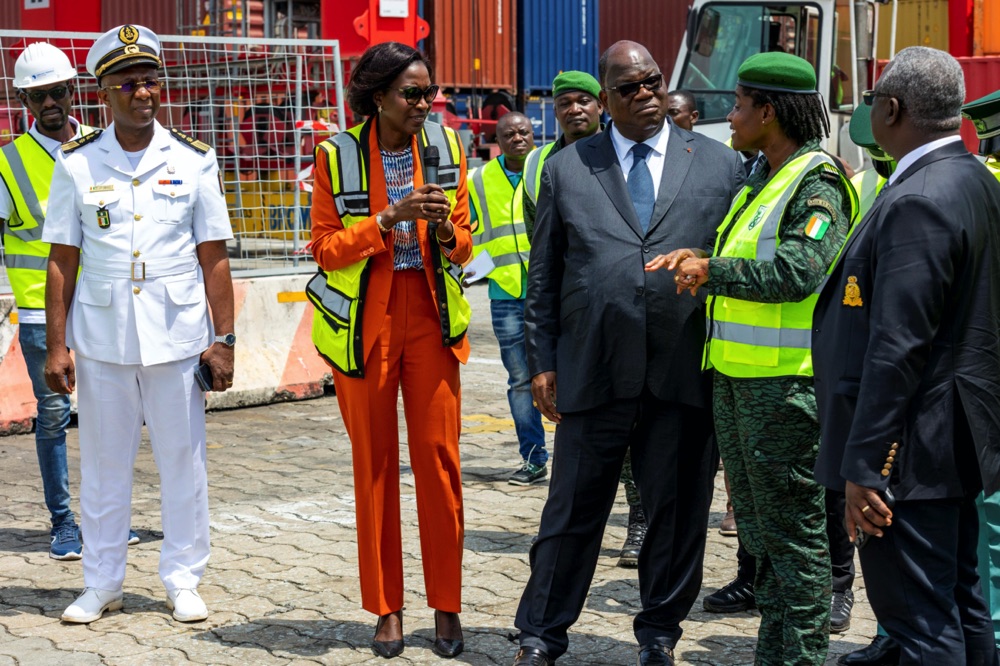 Côte d'Ivoire : le ministre des Eaux et Forêts, Laurent Tchagba visite les installations d’Abidjan Terminal