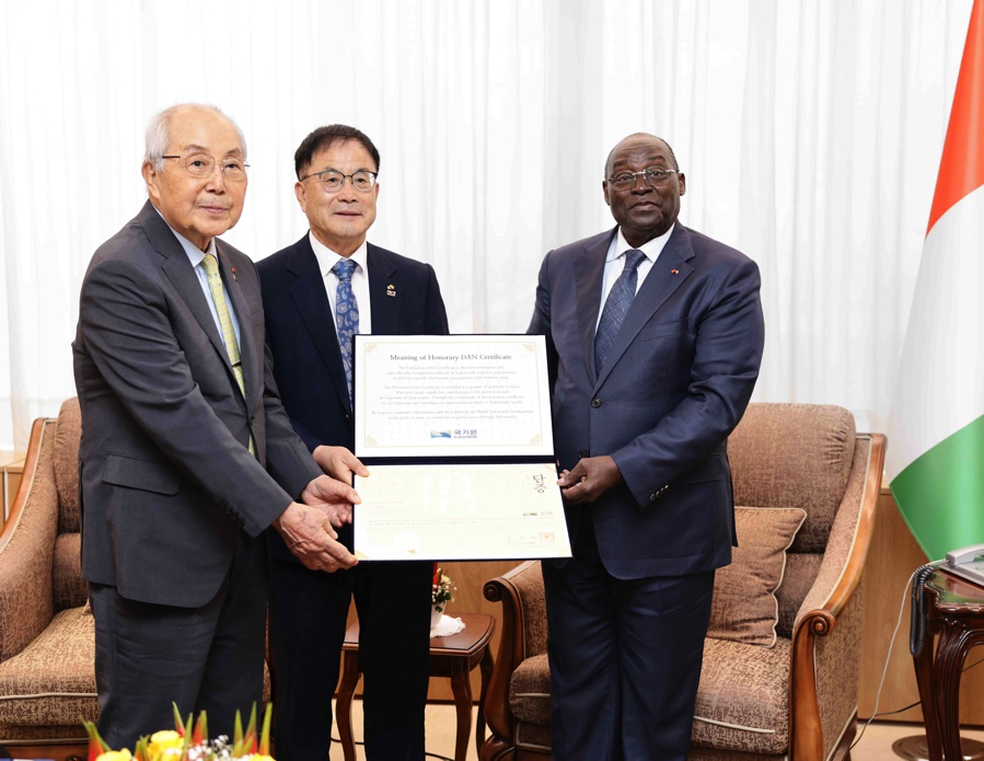  Le Vice-Président de la République a échangé avec le Président de l’Académie Mondiale de Taekwondo