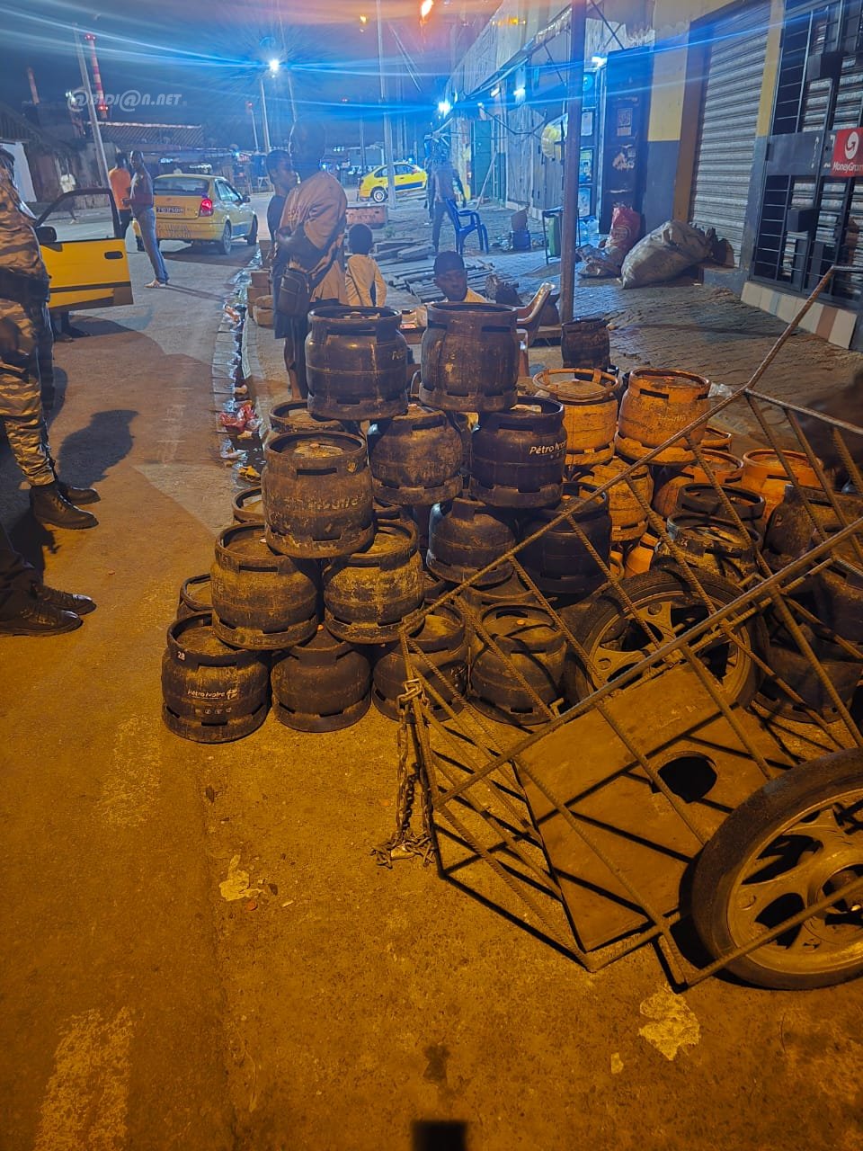 Côte d'Ivoire : nouveau coup de filet contre la fraude au gaz butane à Abidjan, près de 1 000 bouteilles saisies