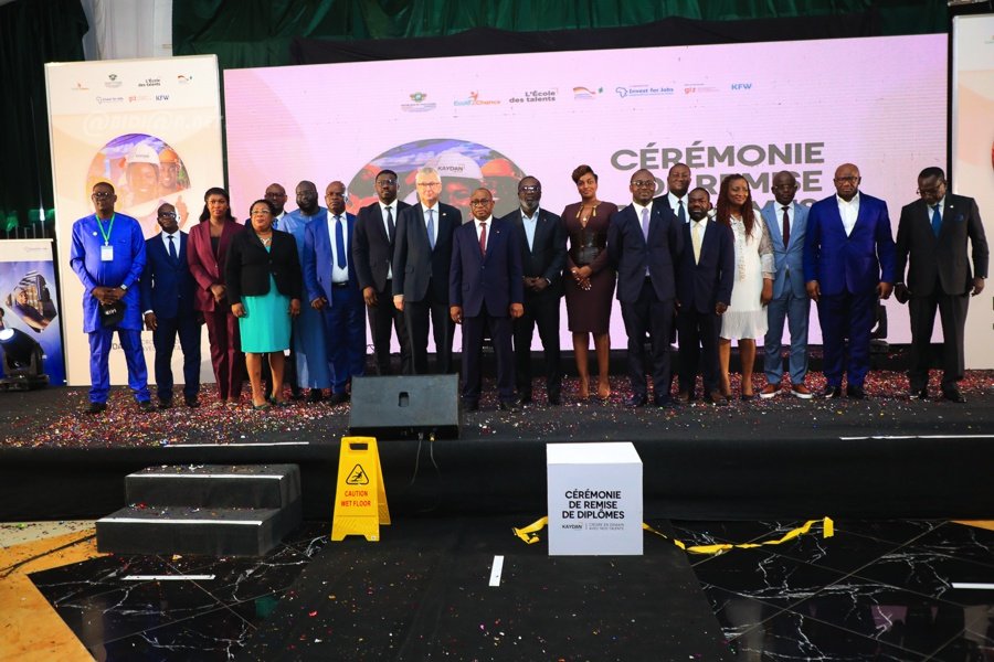 Formation professionnelle : La 2e cohorte de l’École des Talents officiellement diplômée avec 203 apprentis certifiés