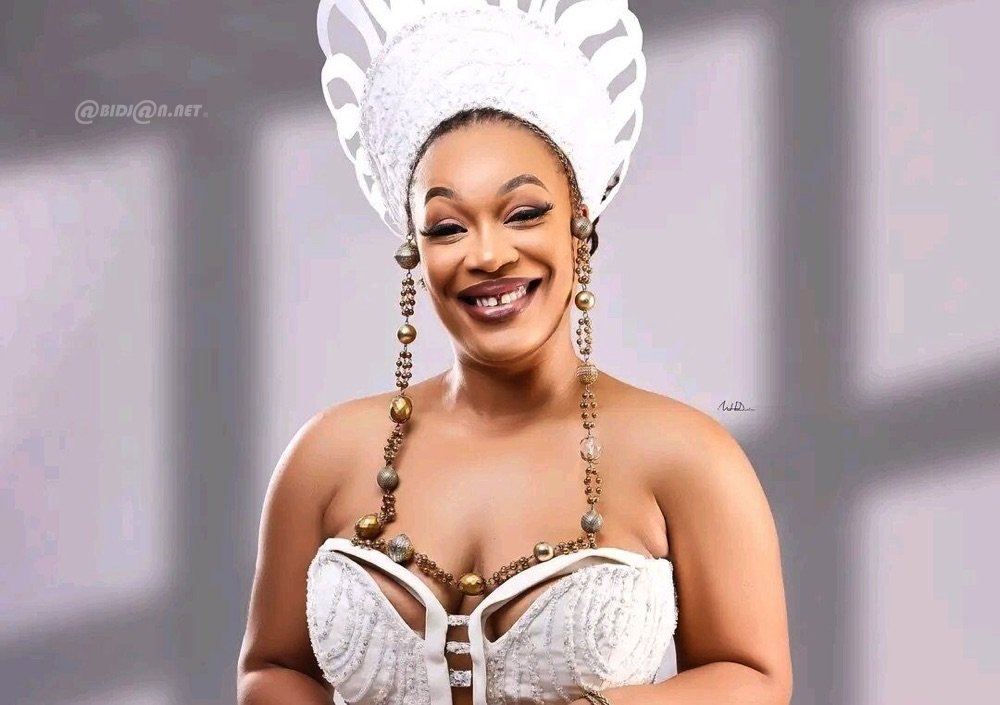 Côte d'Ivoire : Un cyber-activiste condamné à 12 mois de prison ferme pour harcèlement en ligne contre l’artiste Josey