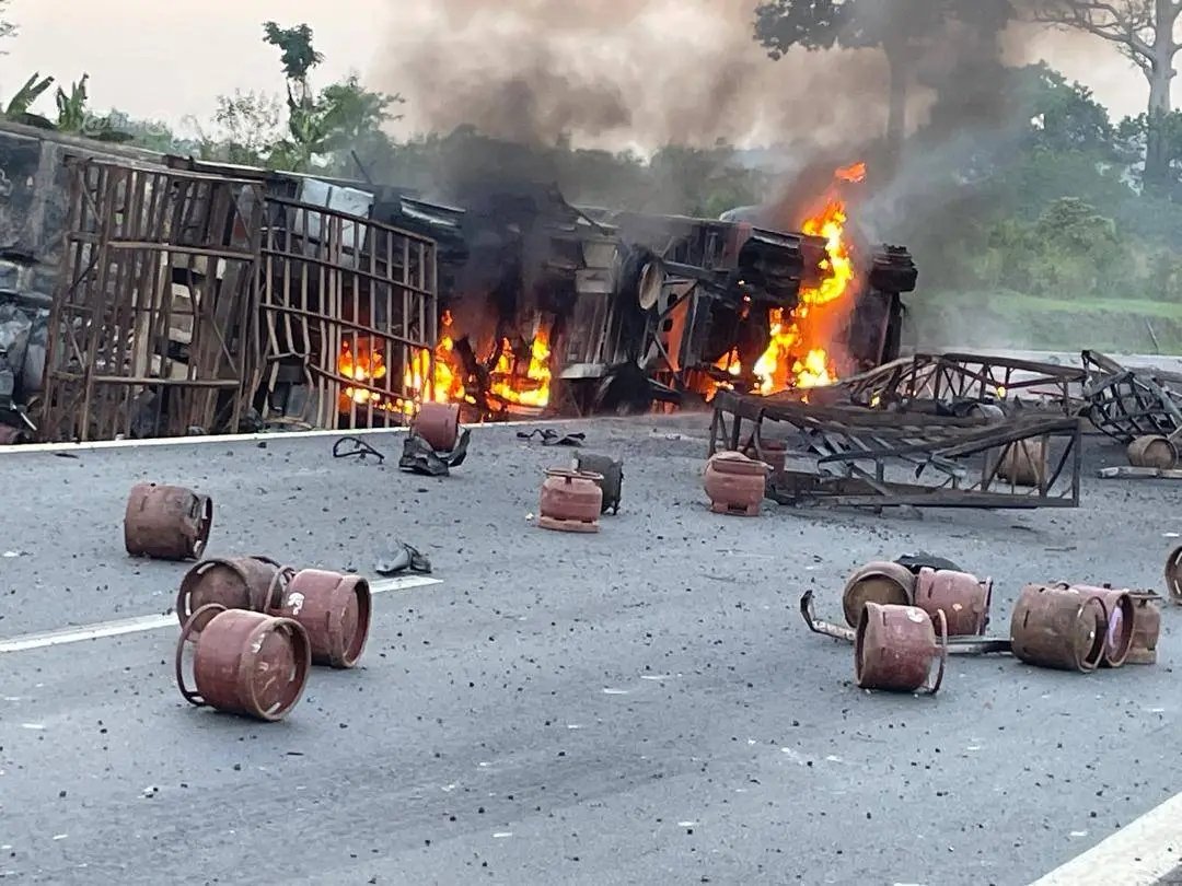 Côte d’Ivoire : 06 victimes dont 01 mort calciné dans un accident  à N’Zianouan ( Pompiers)