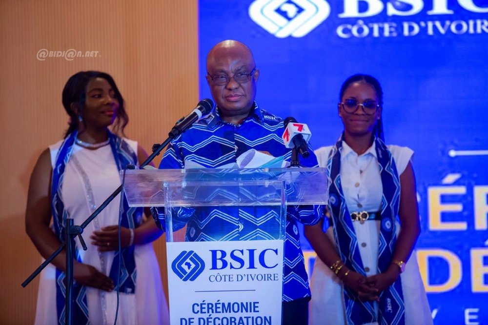 Côte d’Ivoire: 78 agents d’un groupe financier décorés de la médaille d’honneur du Travail