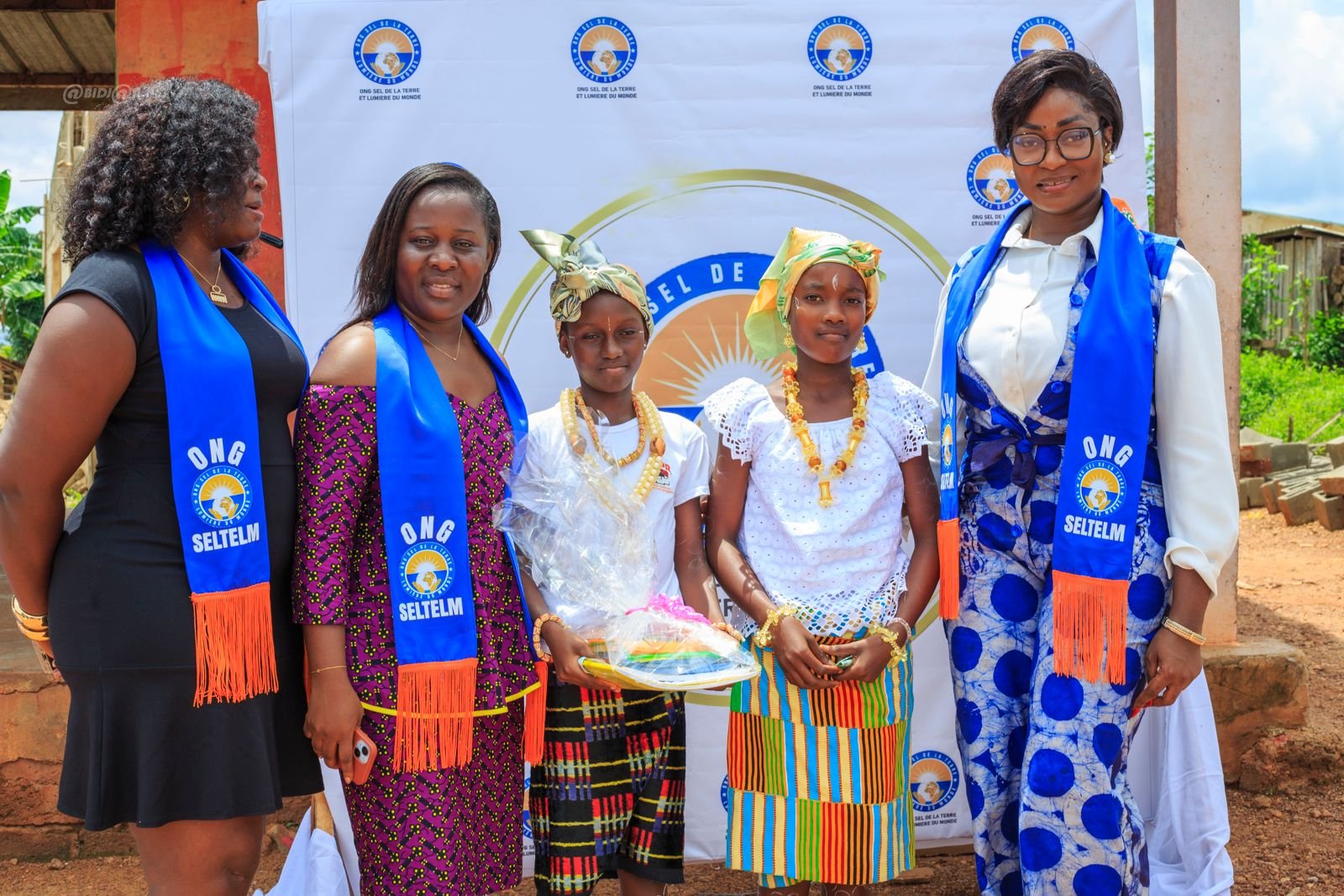  Côte d’Ivoire / Hygiène menstruelle : l’ONG “Sel de la Terre et Lumière du Monde” distribue des kits à Kossandji