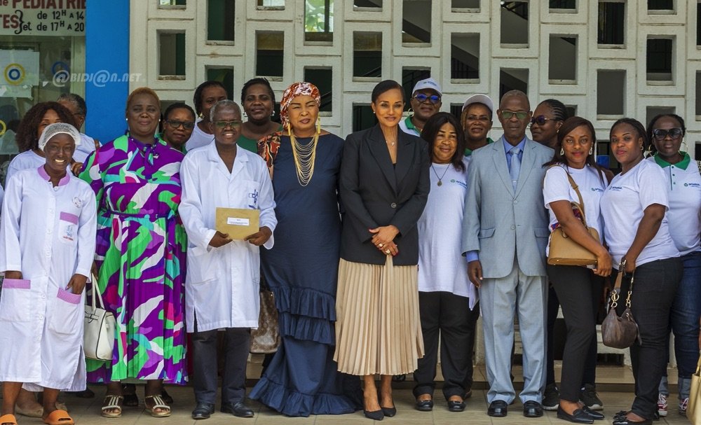 Côte d’Ivoire : les collaboratrices d’AGL apportent un soutien aux enfants vivant avec le cancer et la lèpre en côte d’ivoire