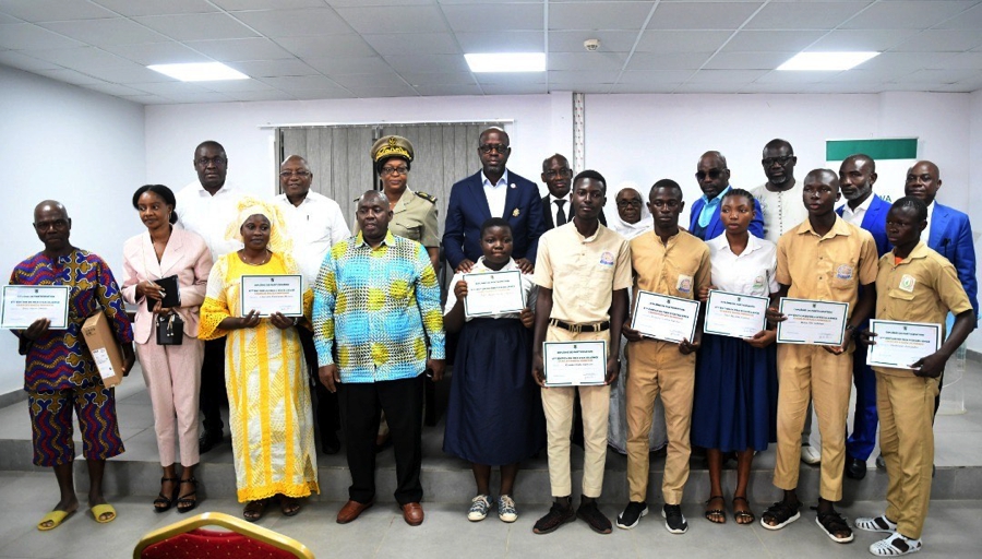 Côte d’Ivoire : les meilleurs élèves de la région de la Nawa primés