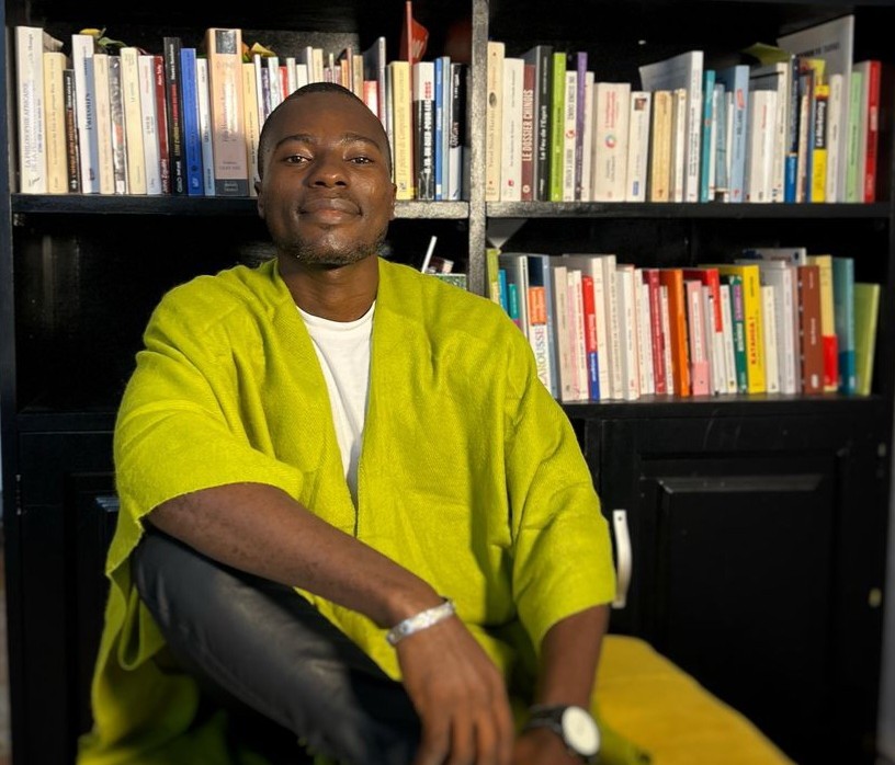 Côte d’Ivoire/Musique : Boris Anselme Takoué signe « Allumez les livres »