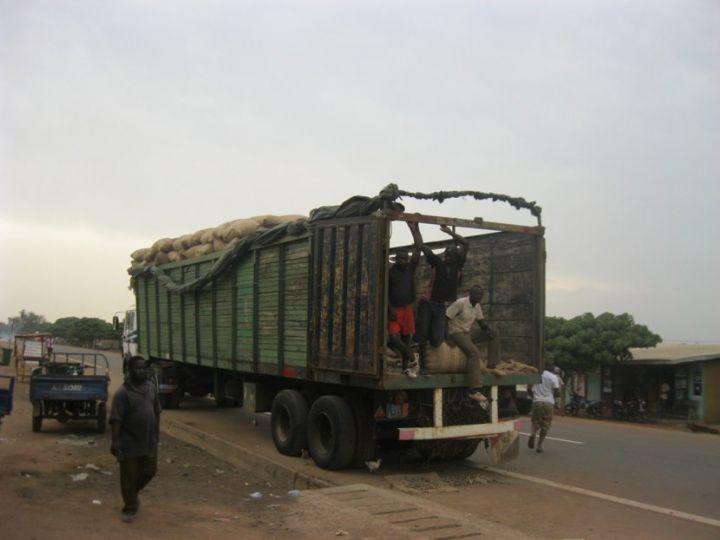 Pogo/ 8 tonnes d’anacarde en partance pour le Burkina Faso interceptées
