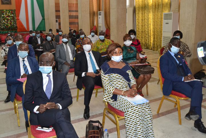 COVID-19 : Le ministre de la Communication appelle les populations à faire preuve de responsabilité face à la maladie