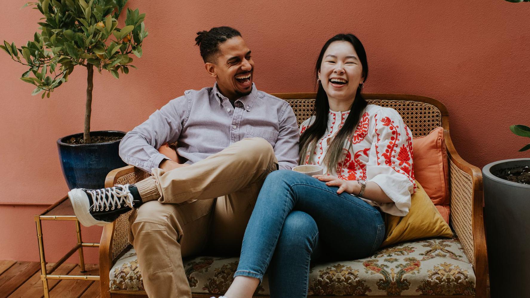 Pourquoi nous changeons de voix lorsque nous parlons une autre langue?