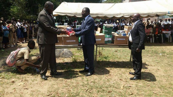 Etablissements secondaires d’Attécoubé: Le maire Danho Paulin annonce des bibliothèques