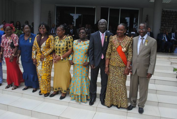 Mérite /La Nation reconnaissante à 67 de ses fils