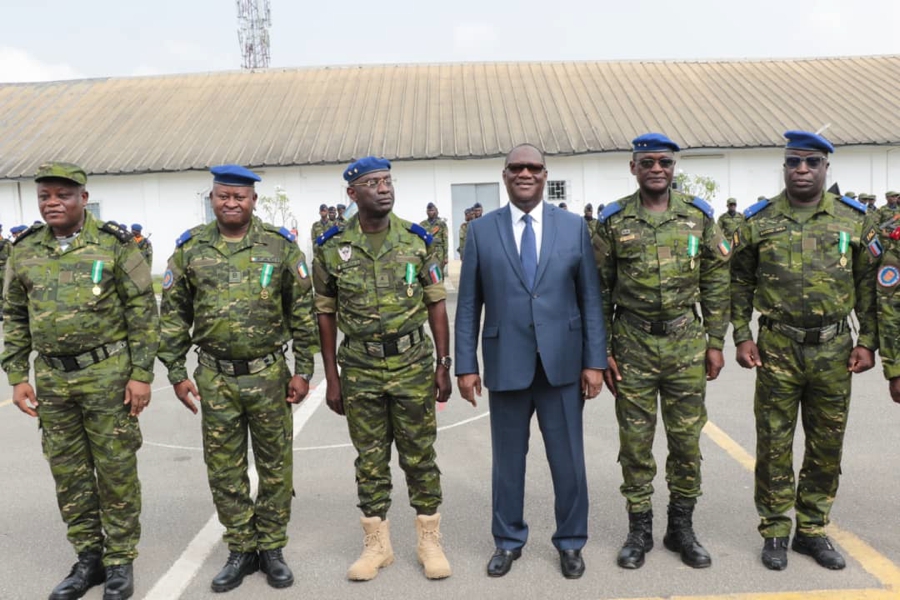 274 personnels civils et militaires de l'administration de la défense décorés pour leur exemplarité