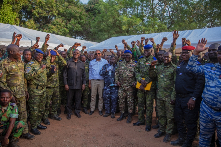 Défense : le Premier Ministre Patrick Achi exhorte l'armée à demeurer un rempart infranchissable