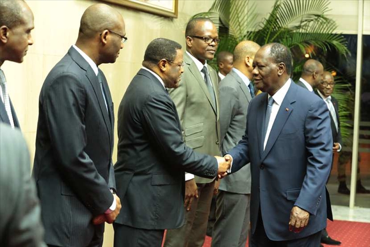 Alassane Ouattara a quitté Abidjan pour Yaoundé, lundi