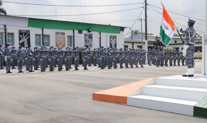 Plus de 1200 élèves sous officiers présentés au drapeau à l’école de gendarmerie d’Abidjan
