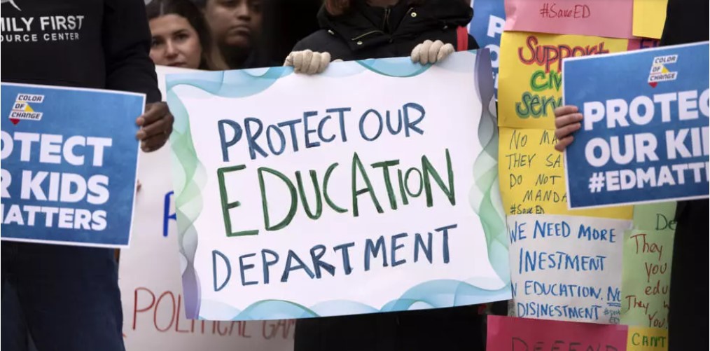 Donald Trump démantèle le département de l'Éducation: «On fait sauter un garde-fou»