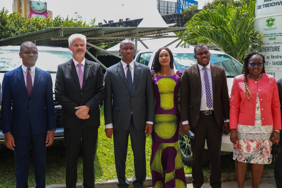 Des véhicules et divers matériels remis au ministère de la Promotion de la jeunesse