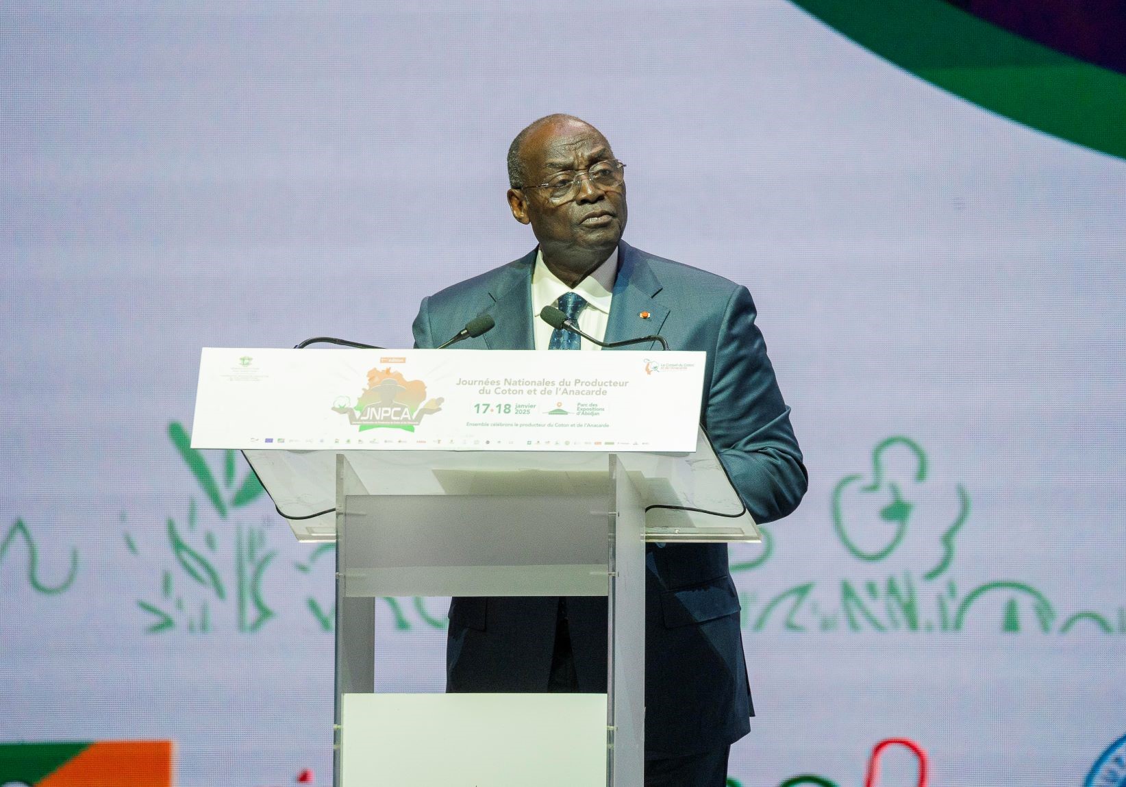 Développement de la filière coton et anacarde : le Vice-président Tiémoko Meyliet Koné sollicite l'implication active de tous les acteurs