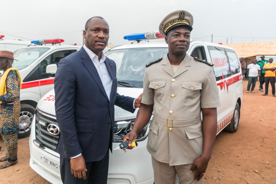 Developpement du Haut sassandra: Mamadou Touré offre 10 ambulances à la région
