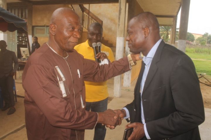 Région/ La députée de Yopougon, Nassalatou Diaby apporte sa contribution pour la rénovation de l’école primaire et  l’infirmerie du village Godiléhiri