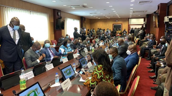 Dialogue politique : le gouvernement échange avec les partis politiques et des organisations de la société civile