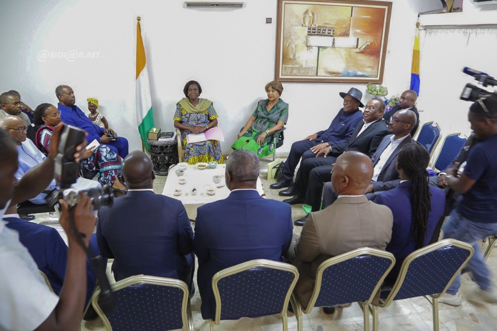 Dialogue politique en Côte d'Ivoire : Leonardo Santos Simão échange avec les opposants de la CAP au siège du MGC