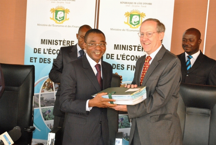 Le FMI et la Banque mondiale annoncent un allégement de plus de 4 milliards de dollars EU de la dette de la Côte d`Ivoire