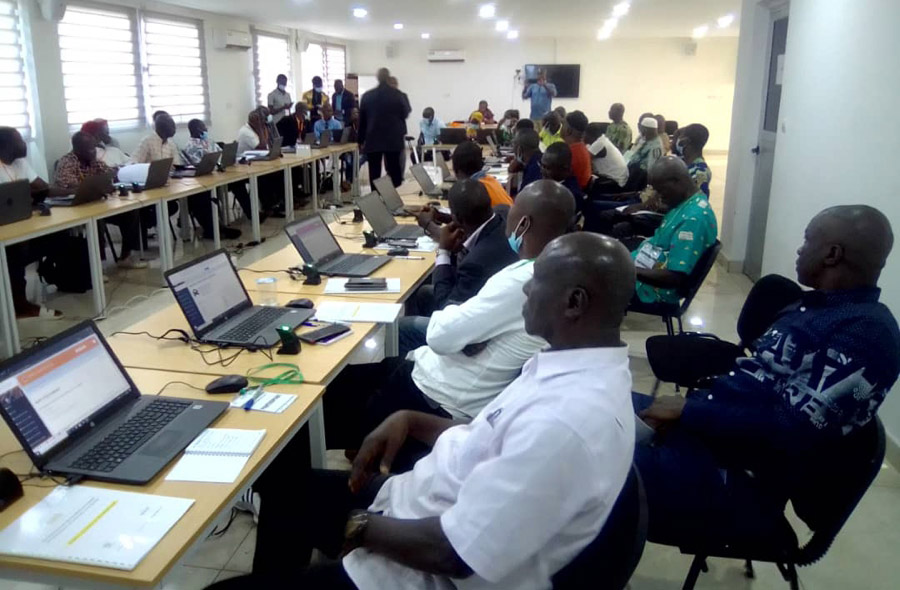 Digitalisation du permis de conduire: 100 moniteurs d'auto-écoles formés à Bouaké