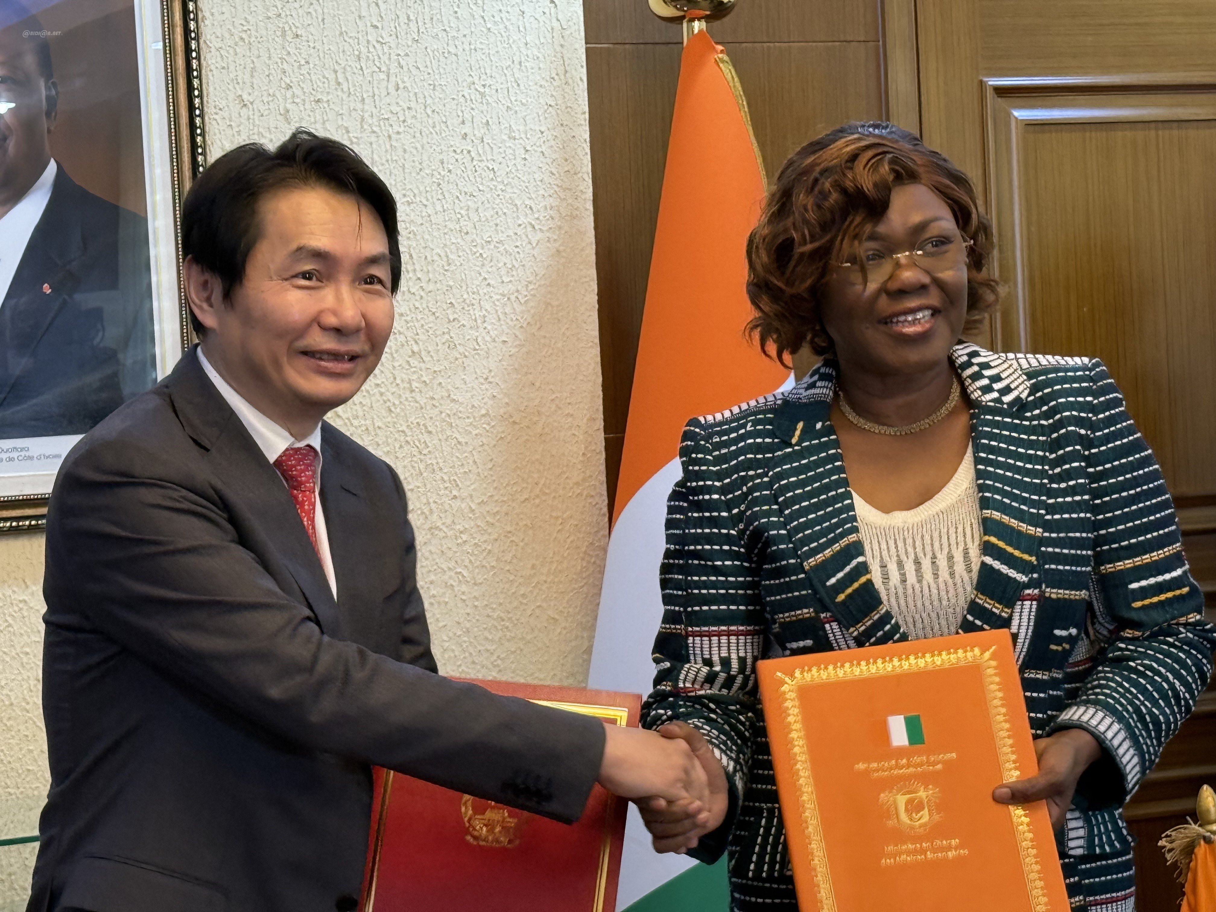 Diplomatie : la Côte d’Ivoire et la Chine signent deux accords de coopération de 24 milliards de FCFA sans contrepartie