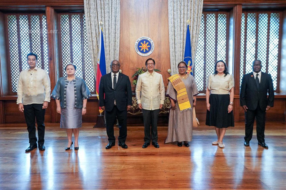 Diplomatie : l’ambassadeur Désiré Wulfran G. Ipo présente ses lettres de créance au Président philippin