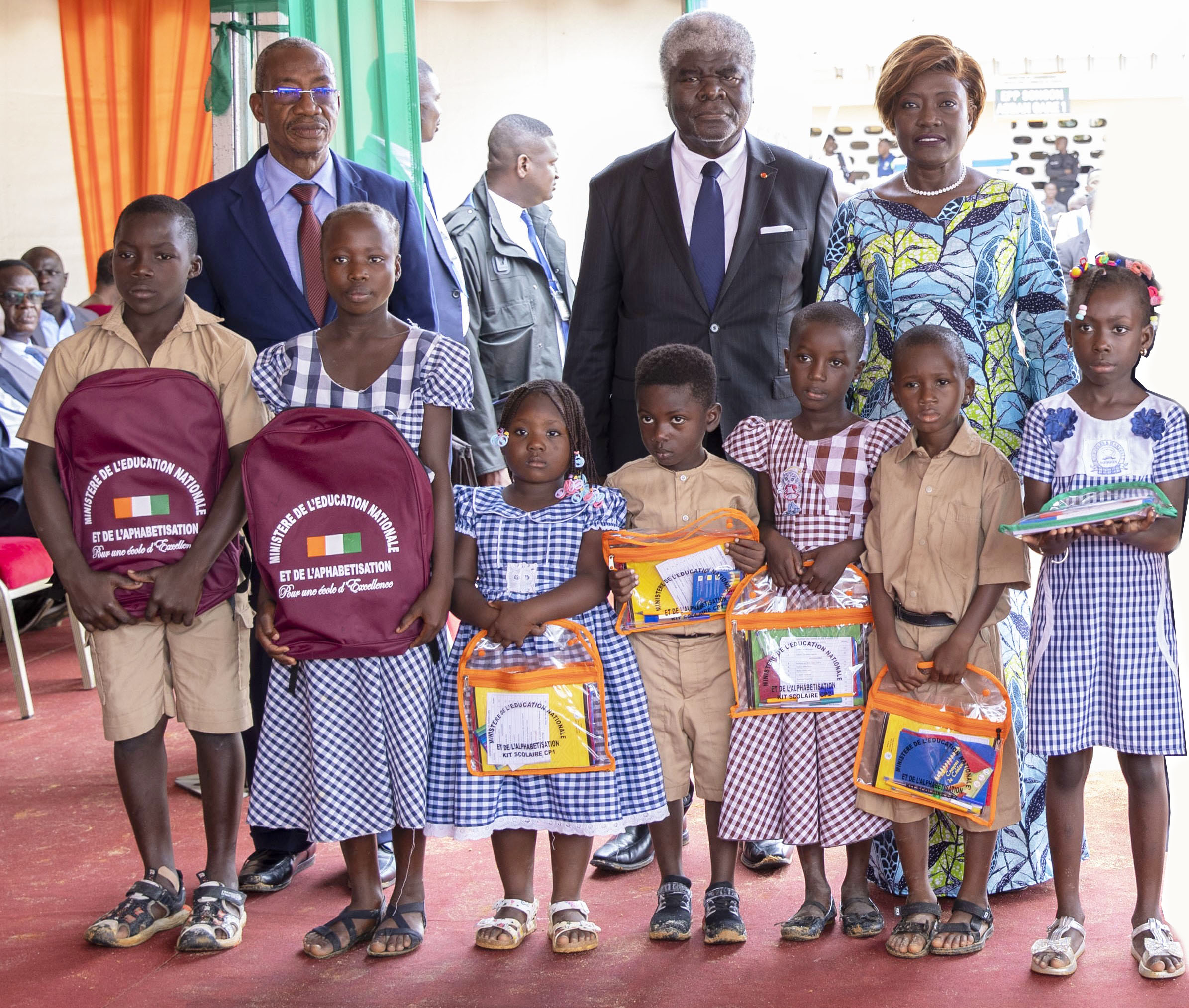 Distribution de kits et location de manuels scolaires : Les initiatives du gouvernement pour soulager les familles