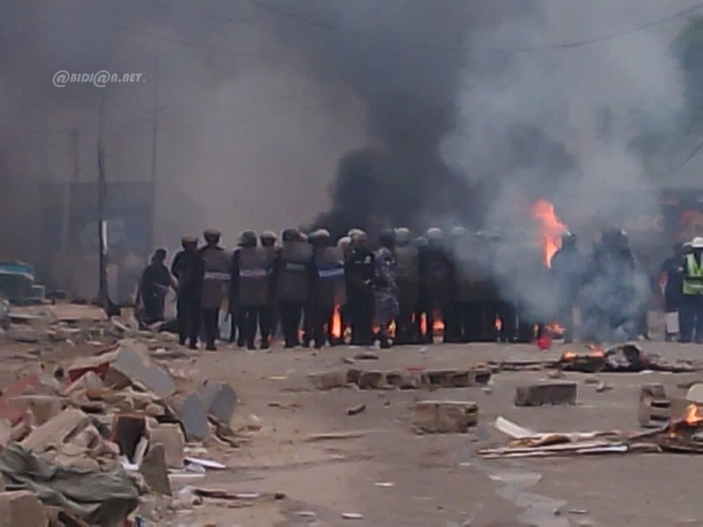 District d’Abidjan : l’opération de déguerpissement tourne à l’affrontement à Adjamé Village