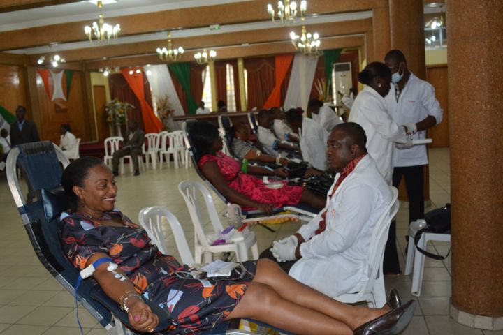 Des agents du District d’Abidjan donnent de leur sang (Communiqué)