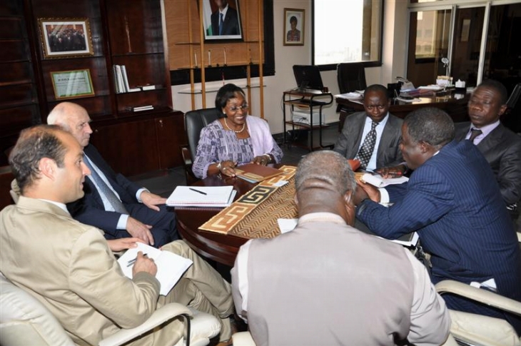 Travail  des enfants dans la cacaoculture - La ministre Coffie Raymonde rencontre l`I.C.I