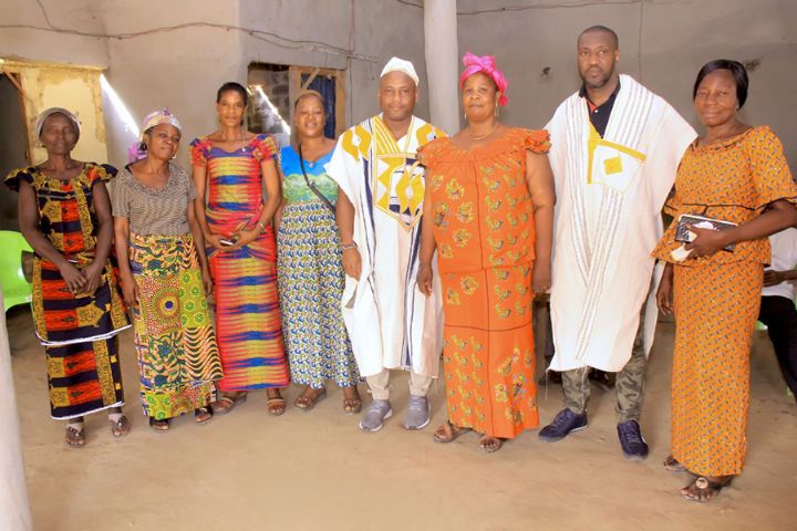 Côte d’Ivoire : l’ONG Pardon est mieux et la Fondation 01 Éducation offrent deux millions aux femmes de Bangolo.