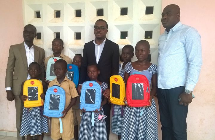 Célébration de la journée de l’excellence a Afféry: « des cartables solaires offerts  »