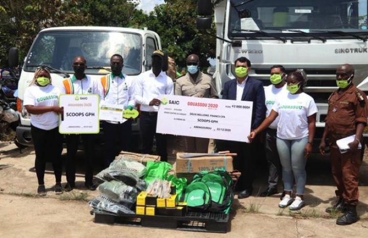 488 planteurs et coopératives reçoivent des camions et tricycles de la société SAIC