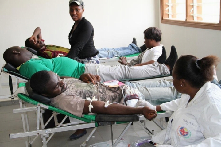 Don de sang: les scouts catholiques aident le CNTS