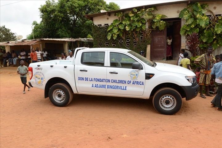 Appui aux femmes / Mme Dominique Ouattara tient sa promesse: La Fondation Children Of Africa offre un véhicule 4x4 aux femmes d’Adjamé-Bingerville