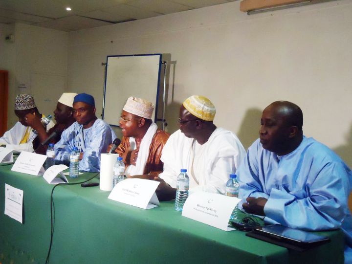 Convergence 2020 fait un don aux musulmans de Paris