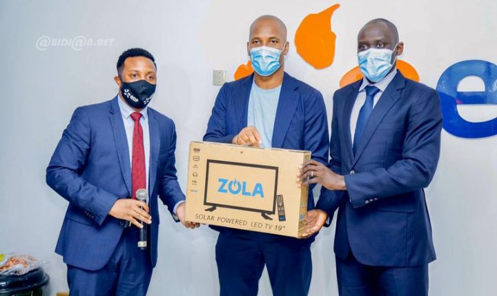 EDF fait un important don de kits solaires à l’ONG Women of Africa et à la fondation Didier Drogba en présence du ministre Abdourahmane Cissé