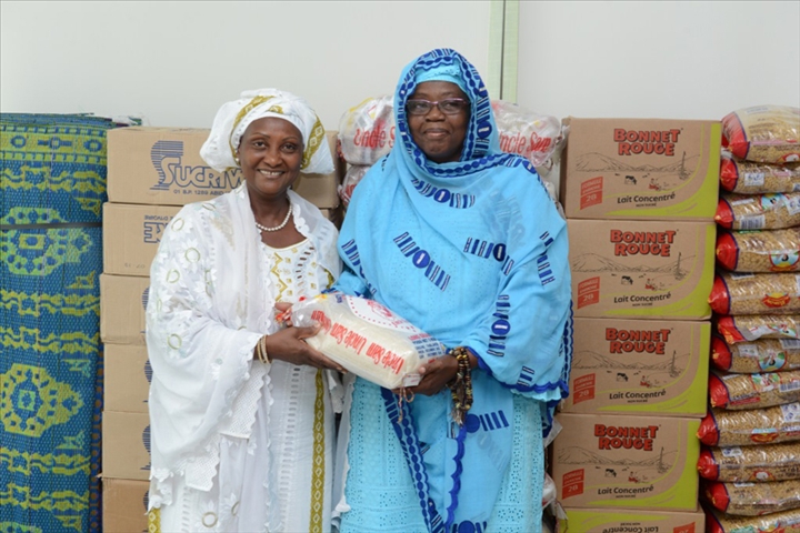 Ramadan 2013 : Mme Dominique Ouattara fait des dons aux musulmans