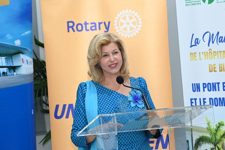 La Première Dame, Madame Dominique Ouattara, lors de la cérémonie de remise de dons du Rotary International : « Je me réjouis particulièrement de voir se renforcer ce partenariat »
