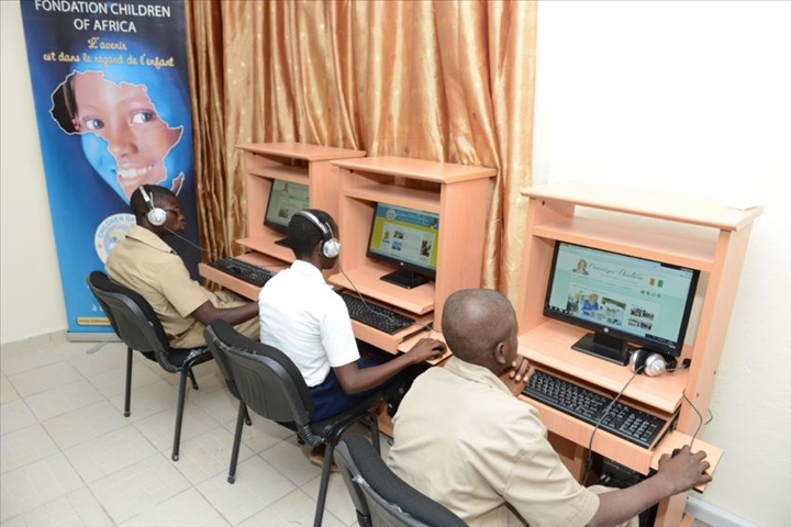 Ferkessédougou/ Don de Mme Dominique Ouattara - La Première dame connecte le lycée moderne au monde