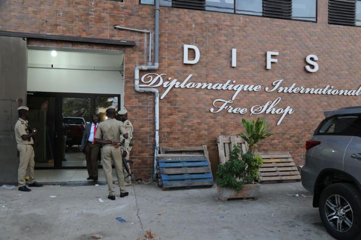 Lutte contre la fraude : des « irrégularités » relevées dans l’exploitation des magasins diplomatiques à Abidjan ( Douanes)