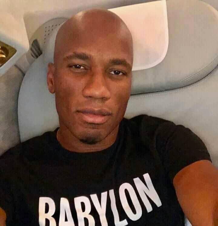 Didier Drogba et Alpha Blondy : Pourquoi ces deux célébrités ivoiriennes se sont rasées la tête